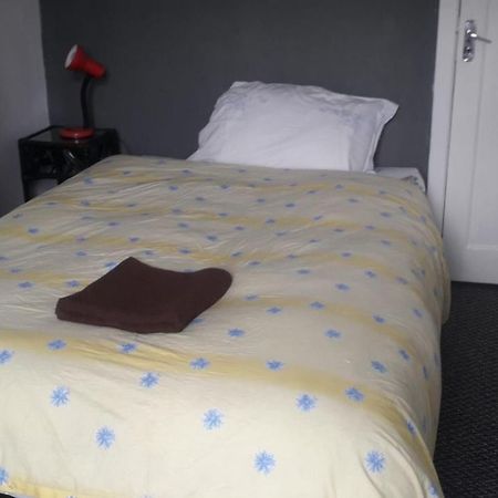 Sports City Guest House Manchester Eksteriør billede